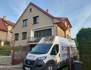 Zateplení stropu rodinného domu pomocí foukané izolace